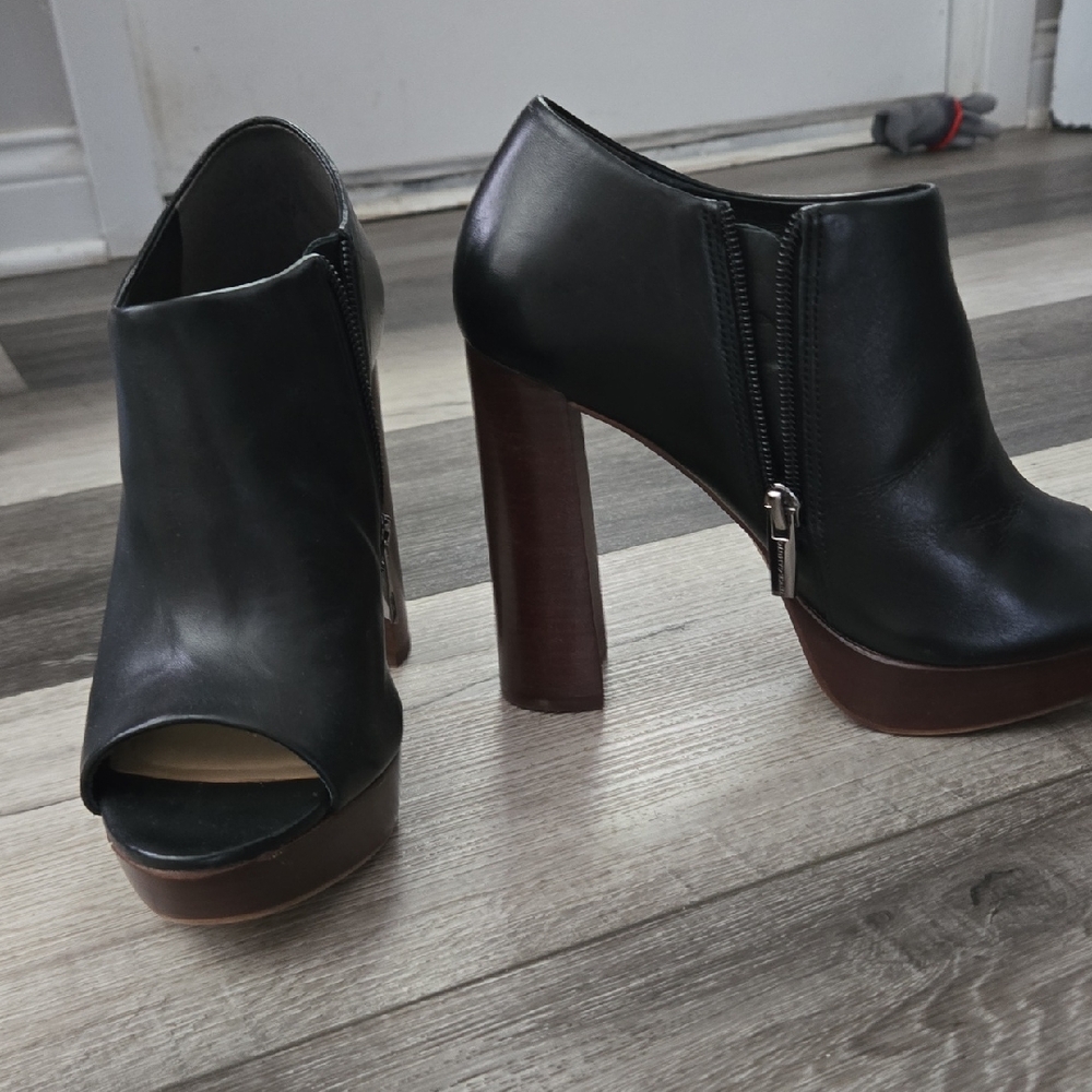 Vince Camuto Black Leather Platform Heels